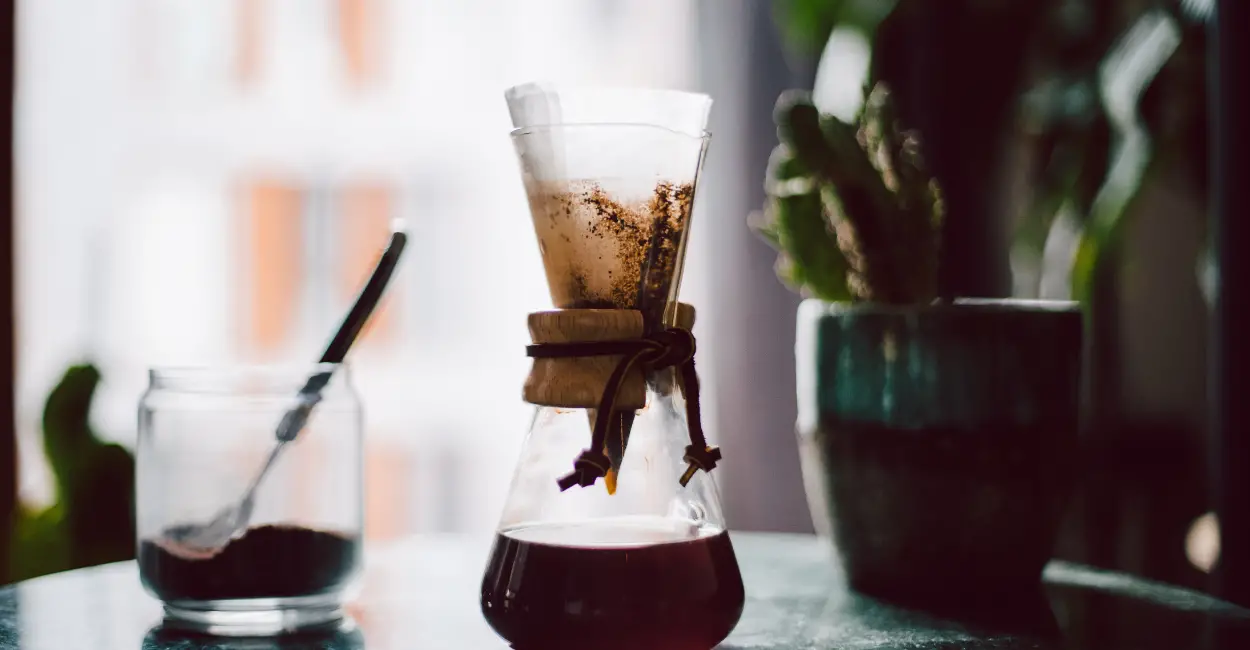 chemex with coffee filter
